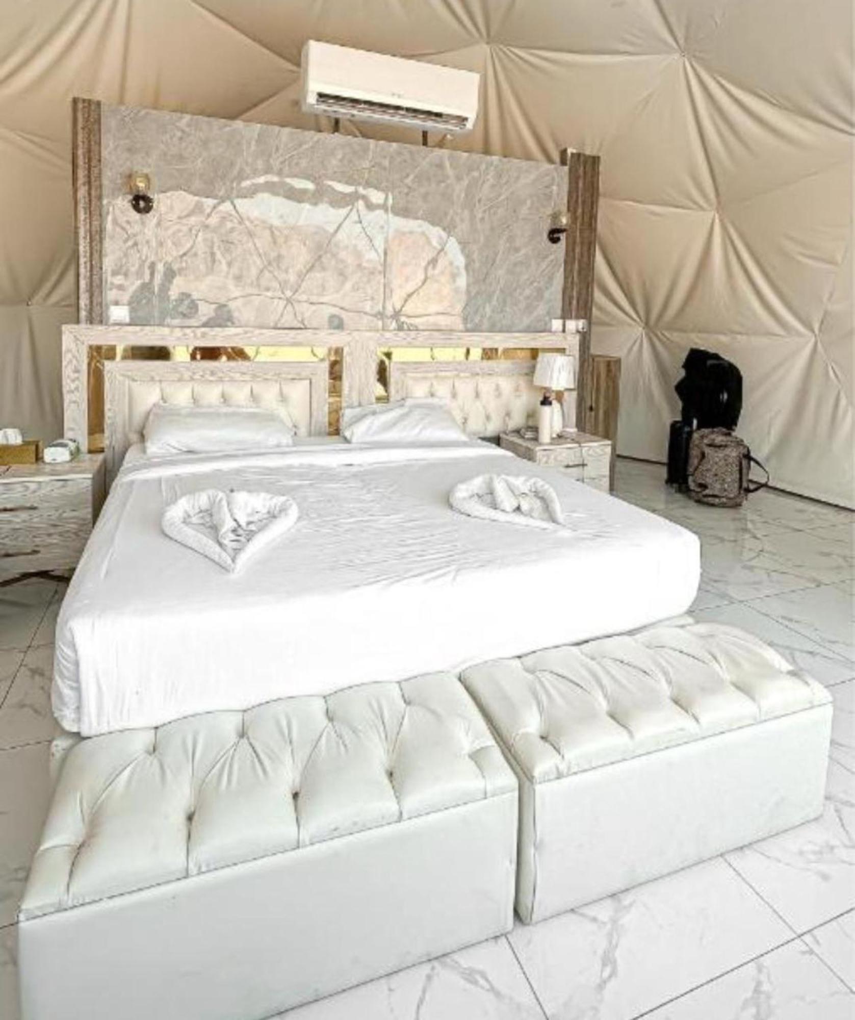 Julia Rum Luxury Camp Wadi Rum Exteriör bild